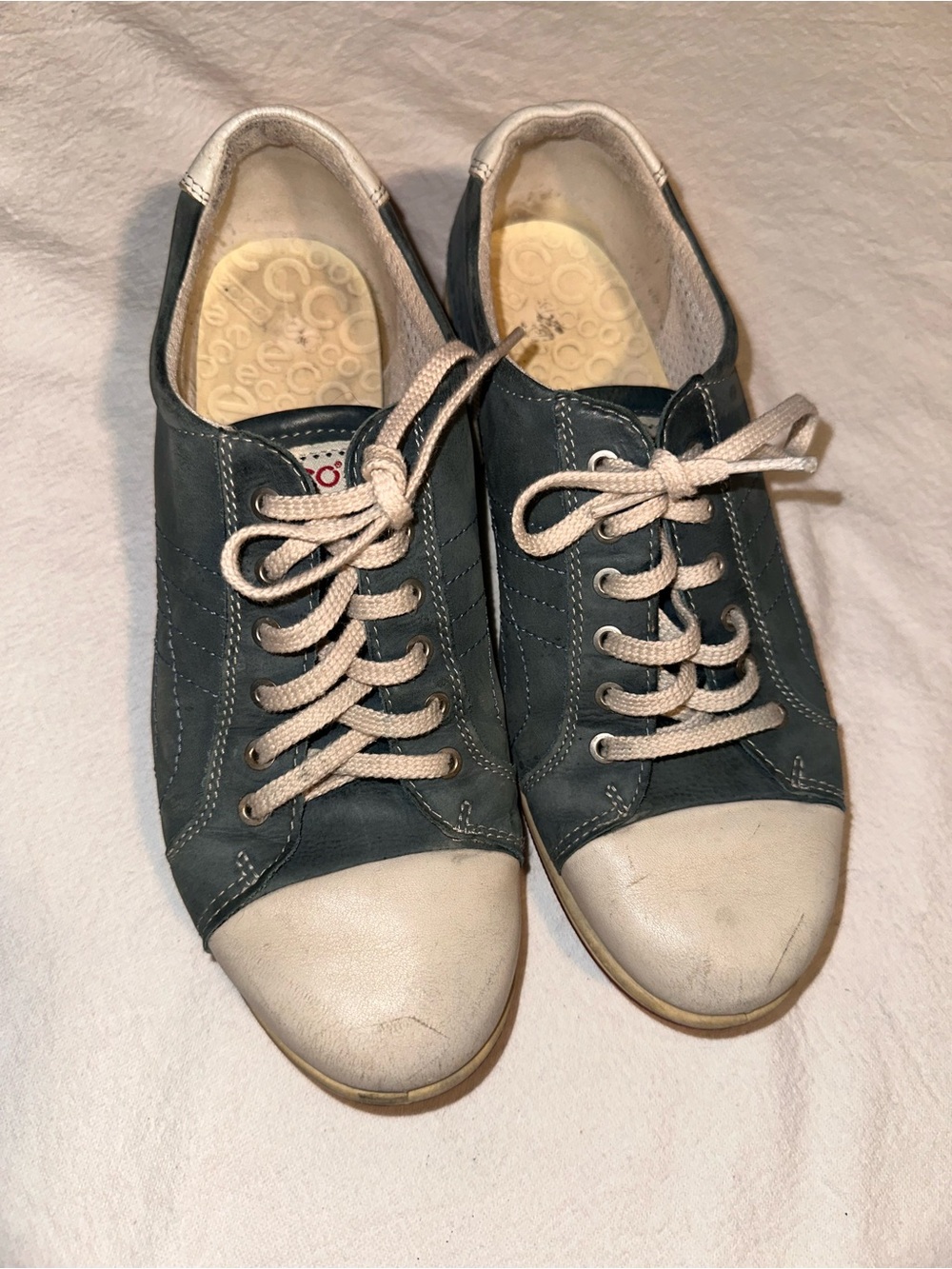 ⭐️ Ecco Sz 39 Women's Blue Leather Sneakers with White Toe Caps